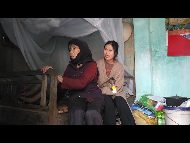 Grandma's arthritis got worse. Huong, Nahu and Kiki went to visit Grandma's house.