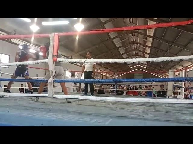 atlet tinju sungai Pakning tanding melawan pertinju medan berat badan (54kg:riau) vs (54kg:medan)