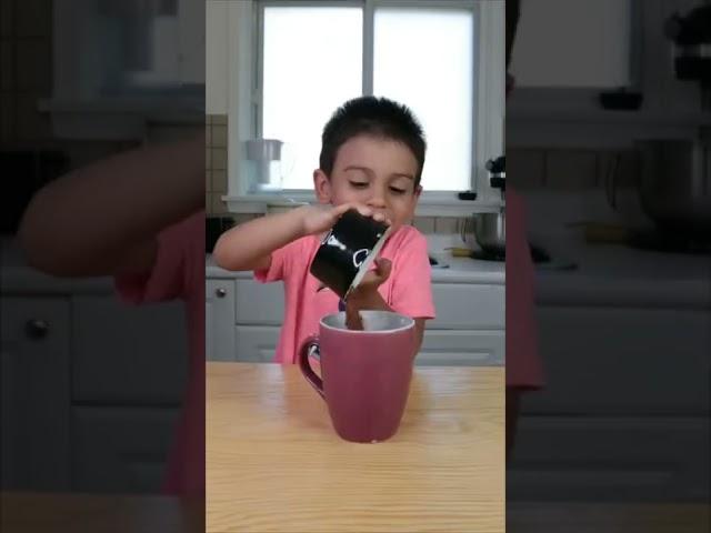 BOLO DE CHOCOLATE DE CANECA C/ BRIGADEIRO | SUPER FÁCIL