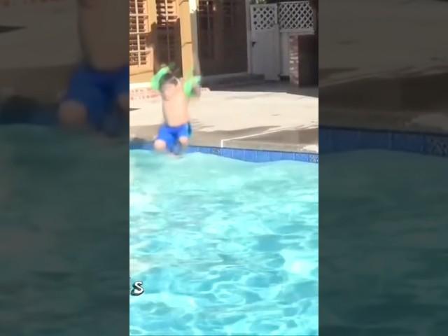 HobbyPig does the cannonball biggest splash ever in slo mo #capcut #slowmo #slowmojump