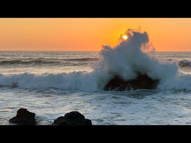 Большие волны в Биаррице и закат  Коэффициент 107  Les grandes marées à Biarritz. Août 2024