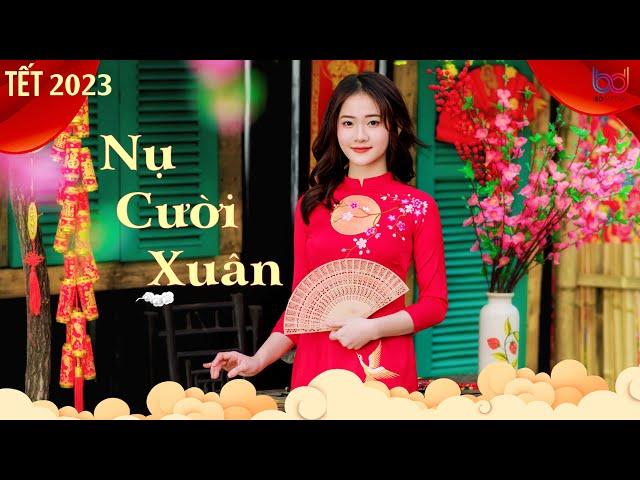 Nụ Cười Xuân - HƯƠNG LY&YUNIBOO, Hái đóa hoa mùa xuân hờn bông hoa kém hương sắc nàng. Nhạc Tết 2022