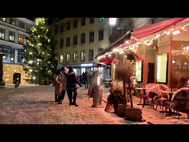 Stockholm Walks: Old Town alleys to the pub. Christmas lights, street life & snow on a cold evening.