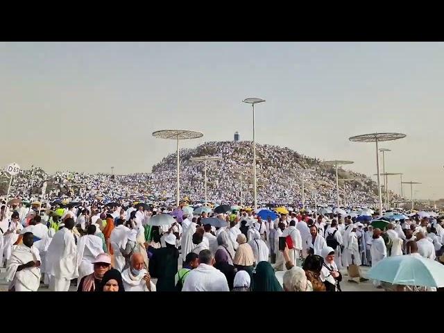 يوم عرفة . جبل عرفات . جبل الرحمة