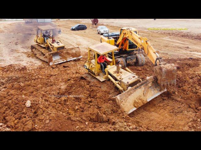 Komatsu Bulldozer Stuck In Deep Mud & Help By Bulldozer, Excavator អាប៊ុលជាប់ផុង