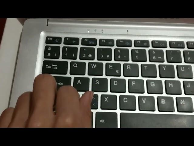  S O L U C I Ó N  Cómo escribir con el teclado de mi notebook, los símbolos MENOR QUE y MAYOR QUE