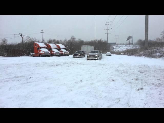 VW Touareg 3.0TDI vs Mercedes ML320 in deep snow