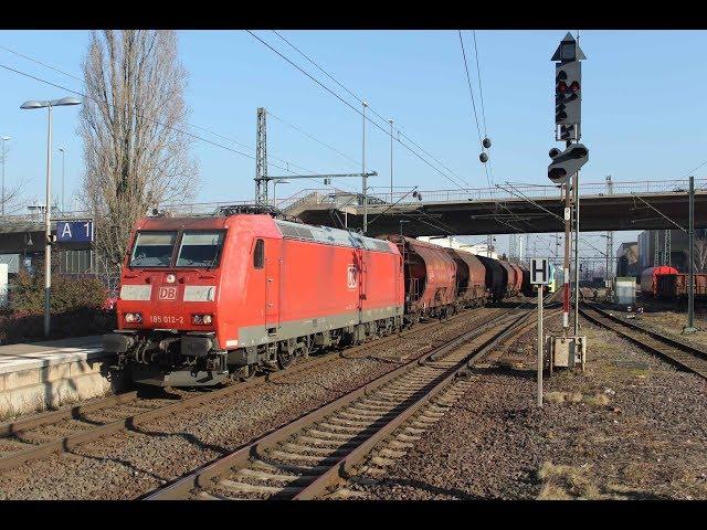 Electric locomotive 185-012 passes with a freight train through Peine station. EDE084917