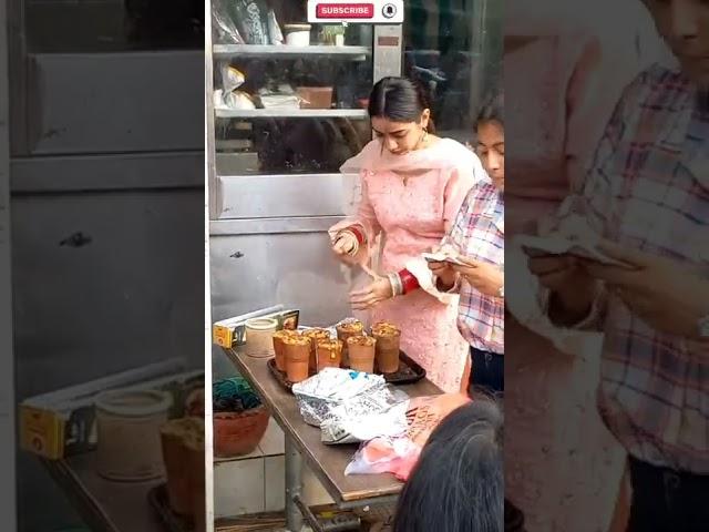 viral couple selling famous kulhad pizza  #shorts #food #viralvideo #freshbites #shortvideo