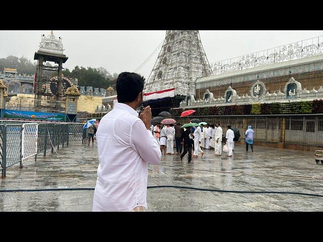 Telugu Cinema Hero Venu at Tirumala Temple With Family