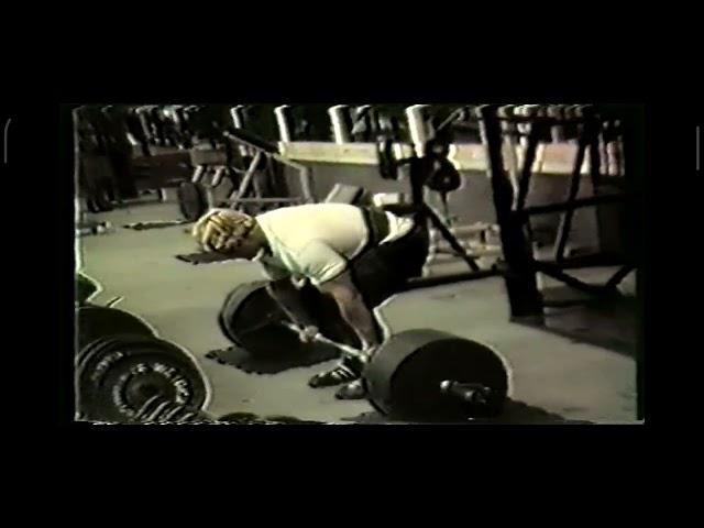 Tom Platz blasting deadlifts