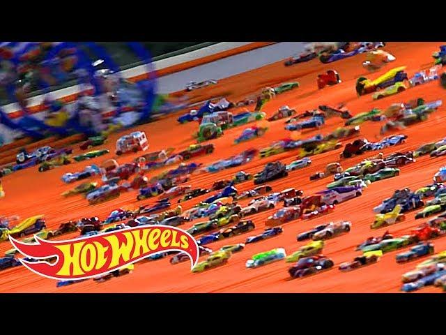 HOW WE SENT 500 CARS DOWN A GIANT RAMP | Hot Wheels Unlimited | @HotWheels