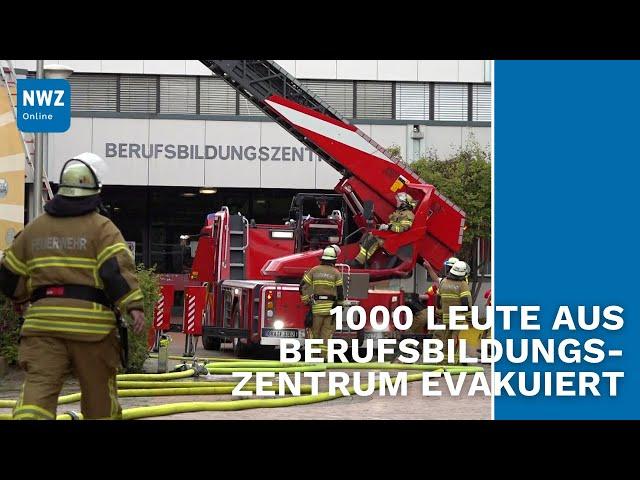 Feuer auf dem Dach der Kreisbibliothek Brake