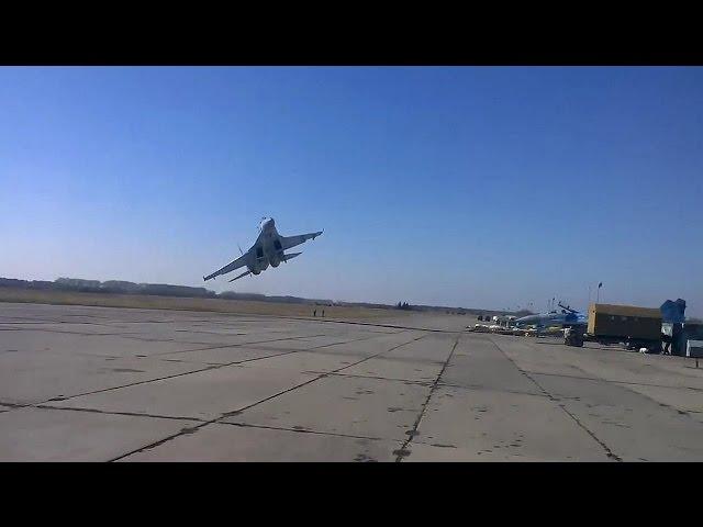 Ukrainian Su-27 dangerous low pass