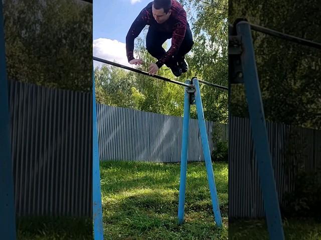 180 над турником. #workout #спорт #parkour #воркаут #турник #элементы #топ #гибкость #рек #сила