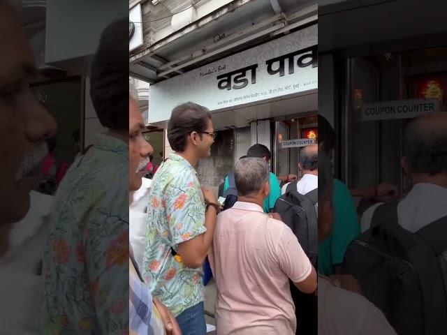 83 Years Old #VadaPav Shop in #Mumbai!