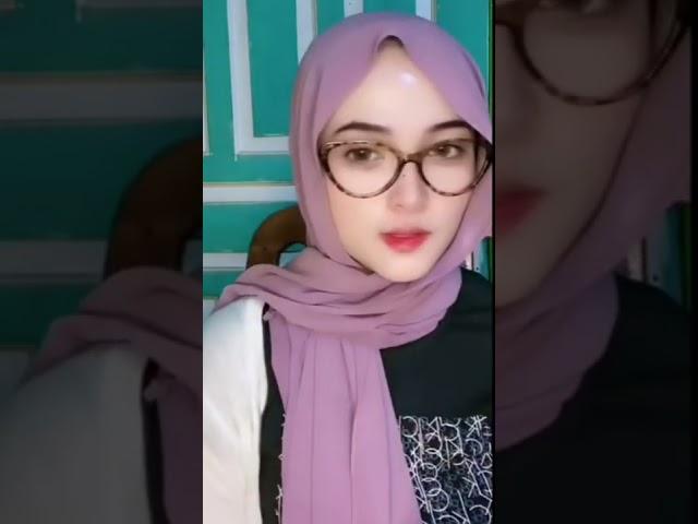 jilbab cantik kacamata live ig sambil pamer  t***k