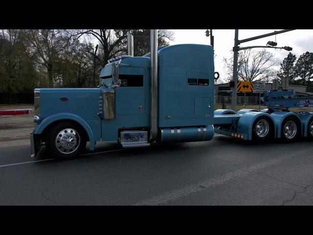 Big Hardworking Machines! Peterbilt Heavy Hauls!