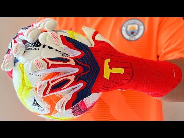 T1tan ALIEN GRAVITY RED 2.0 Goalkeeper Gloves