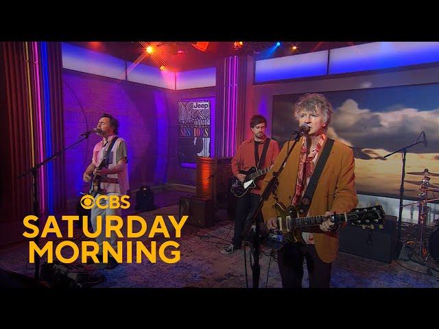 Saturday Sessions: Crowded House performs "The Howl"