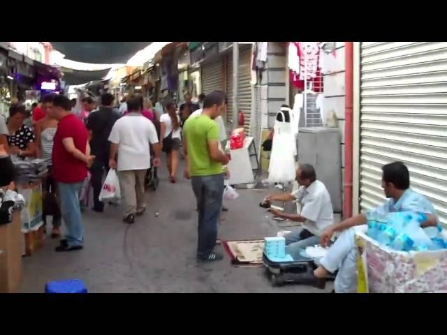 Street market in Izmir (Turkey)