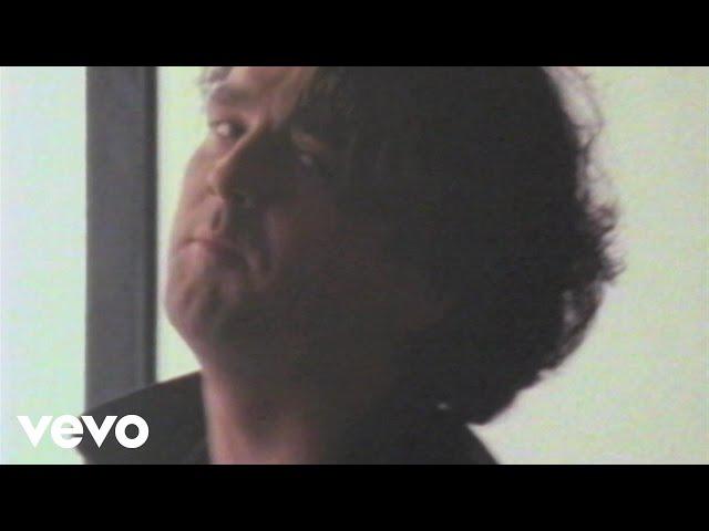 Les McKeown - Love Is Just A Breath Away (Official Video) (VOD)