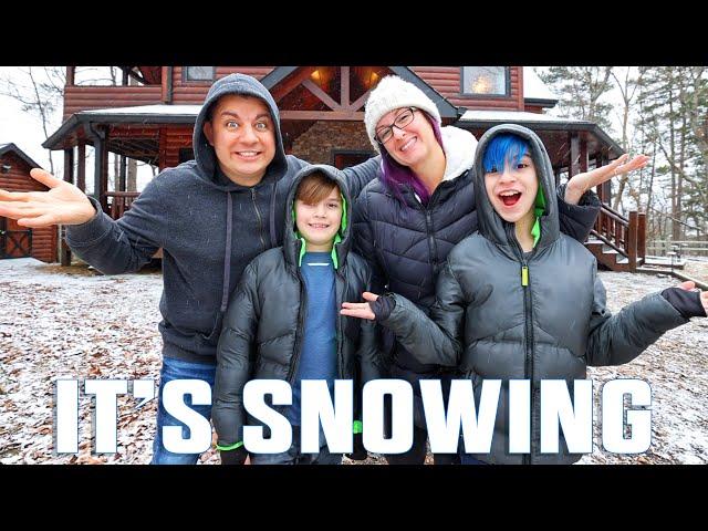 OUR FIRST TIME SEEING SNOW FALL (FUNhouse Family) Blue Ridge Mountains Vlog 2