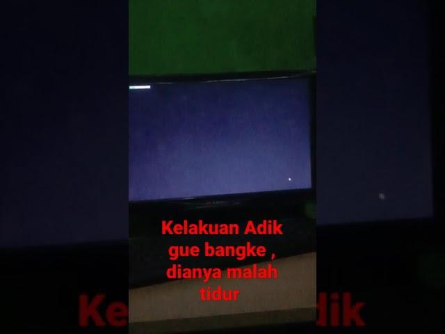 Kelakuan adik gue komputer nyala terus, adik gue malah tidur, asw lah