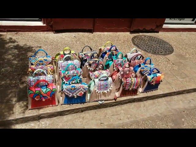 Mexico ∶ Busy Street in San Cristobal de Las Casas, Chiapas  メキシコ∶チアパス州のサンクリストバル・デ・ラスカサス