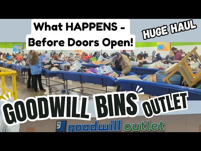 Goodwill Outlet Bins Large Haul - What Happens Before Doors Open - Thrift with Me