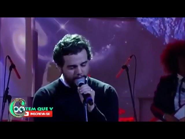 Wagner Moura cantando "Tuyo" de Rodrigo Amarante.