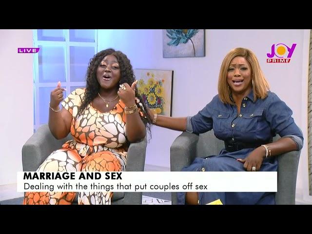 What is the relationship between your shoe size and your vag*na? - Relationship coach explains