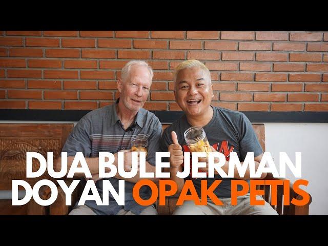 Bule Jerman Cobain Jajanan Lebaran | Melix Room