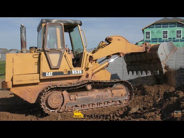 Caterpillar 953B Unloading and Beginning a Backfill