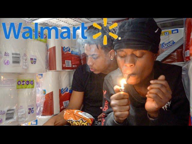 HOTBOXING A TOILET PARER FORT AT WALMART! (MUST WATCH)