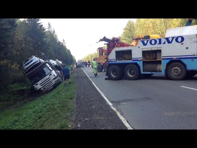 Вытаскиваем груженый автовоз