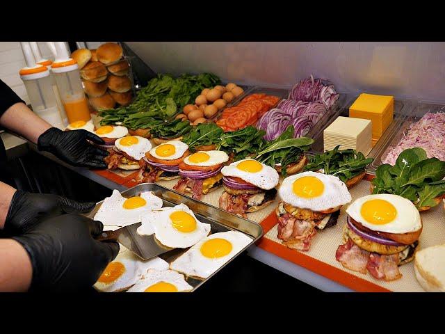 Crazy!!! A generous and large hamburger! American style handmade burger - TOP 3 / Korean street food