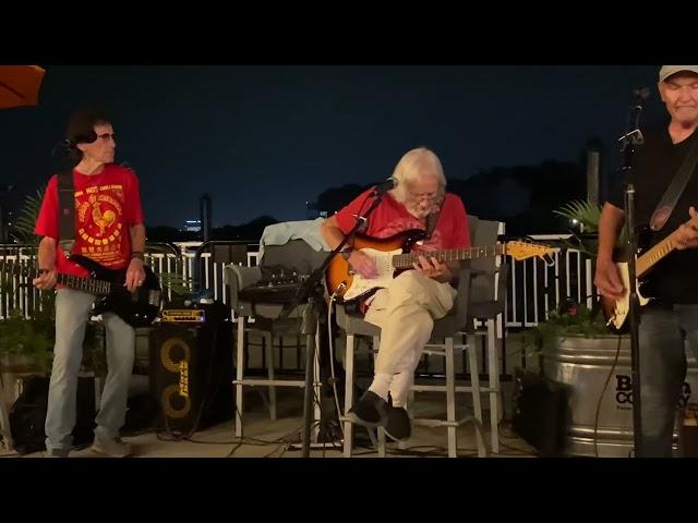 Vinyl with Brian Wiley singing “Reason to Believe,” 8/1/2024 at 9th Ave Pier, Belmar ️