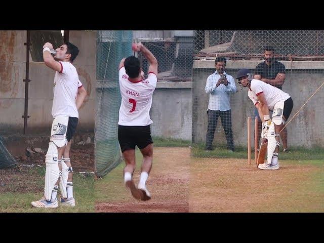 Saif Ali Khan's Son Ibrahim Ali Khan Playing Cricket Spotted At Juhu