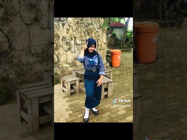 TIKTOK JILBAB ESEMPEH GUNUNG GEDE