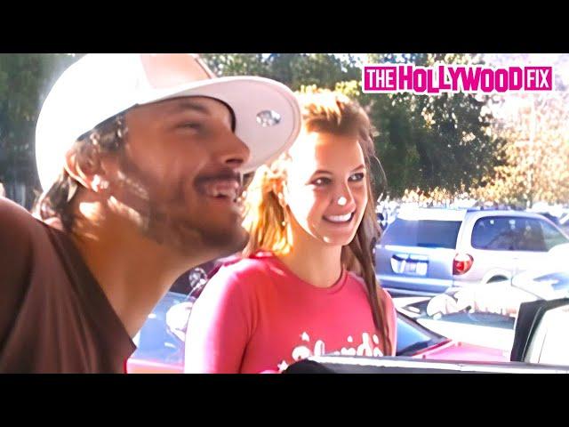 Britney Spears & Kevin Federline Pick Up Tabloid Magazines Together At The Newsstand In Malibu, CA