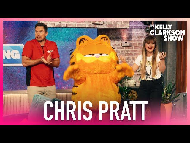 Chris Pratt & Garfield Surprise Kelly Clarkson Show Audience With Movie Tickets