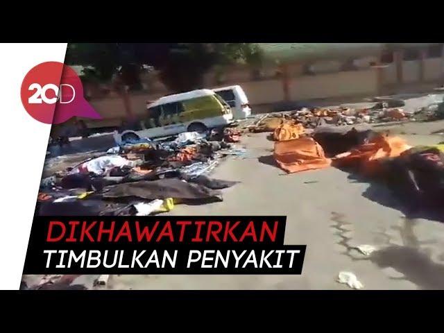 Pemandangan Tumpukan Mayat Membusuk di Halaman RS