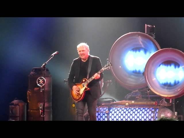 Alex Lifeson's guitar broke