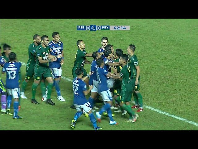 Momen Penuh Emosi di Laga Persib vs Persebaya! | BRI Liga 1