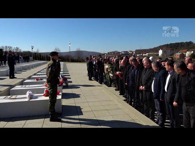 Top News - Veteranët kujtojnë Adem Jasharin. Homazhe në Prekaz e mesazhe për Qeverinë