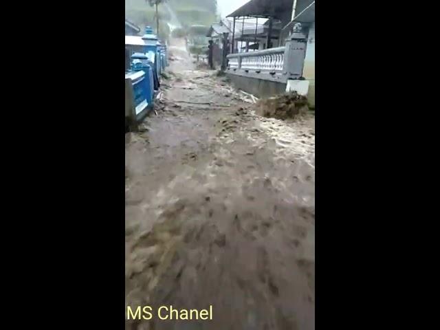 Banjir bandang candi ceto pegunungan lawu