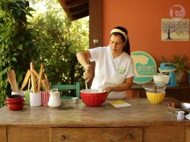 Ovos Quebrados - Bolo de tâmaras com calda de caramelo