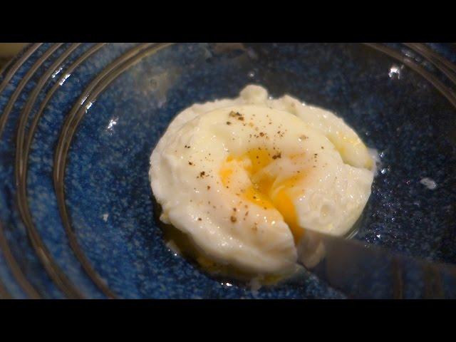 Best Poached Egg in Microwave recipe - cooking with Geoffmobile