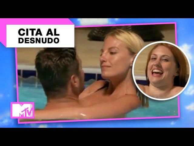 Todos se arrojan DESNUDOS a la piscina | Cita al desnudo